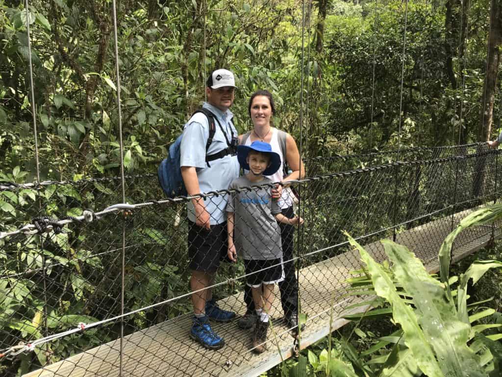 Costa Rica - family at hanging bridges