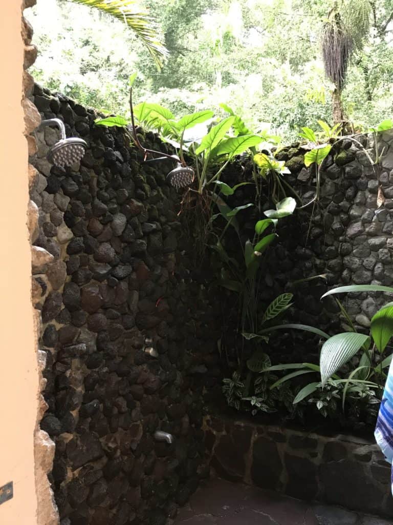 Costa Rica - Lost Iguana shower