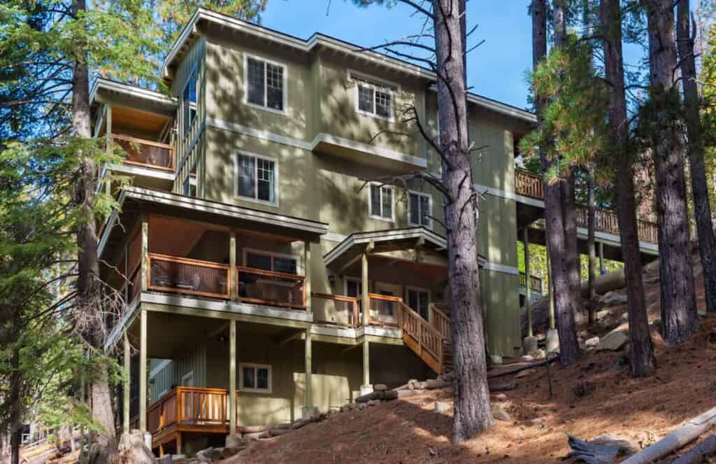 where to stay outside yosemite