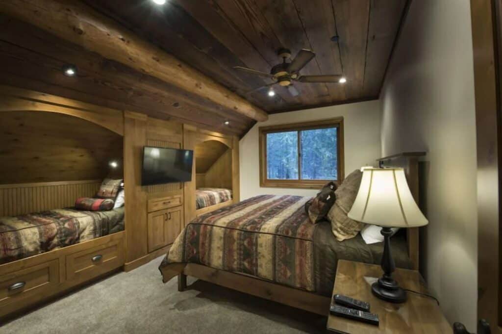 best town to stay near yosemite