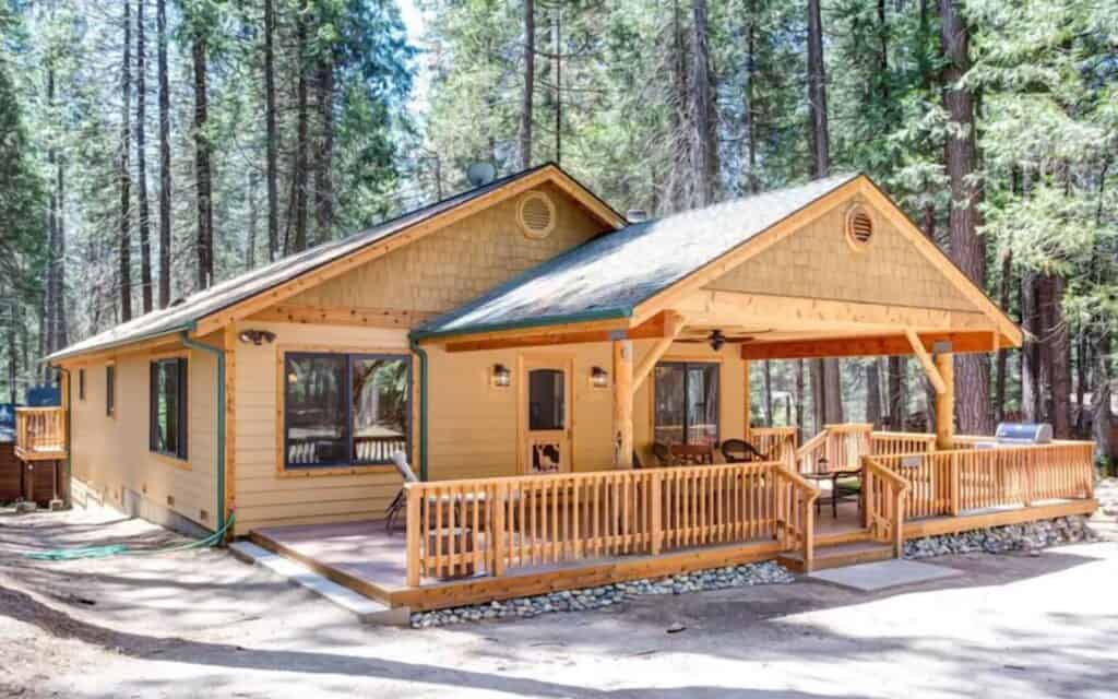 where to stay outside of yosemite
