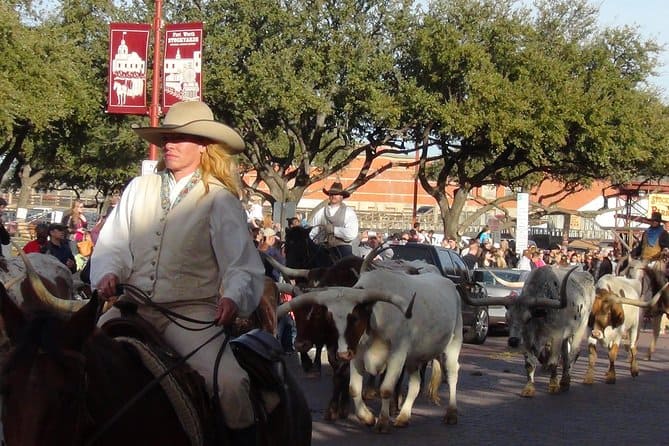 Click here to book your Dallas and Southfork tour