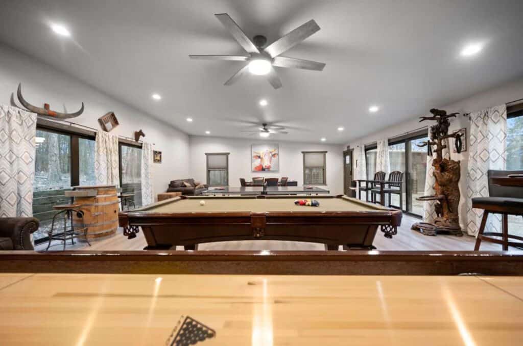 pet friendly cabins with hot tubs