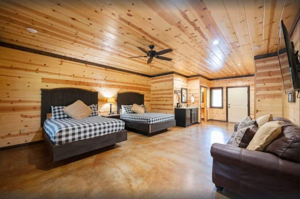 broken bow cabin lodging for 48 interior