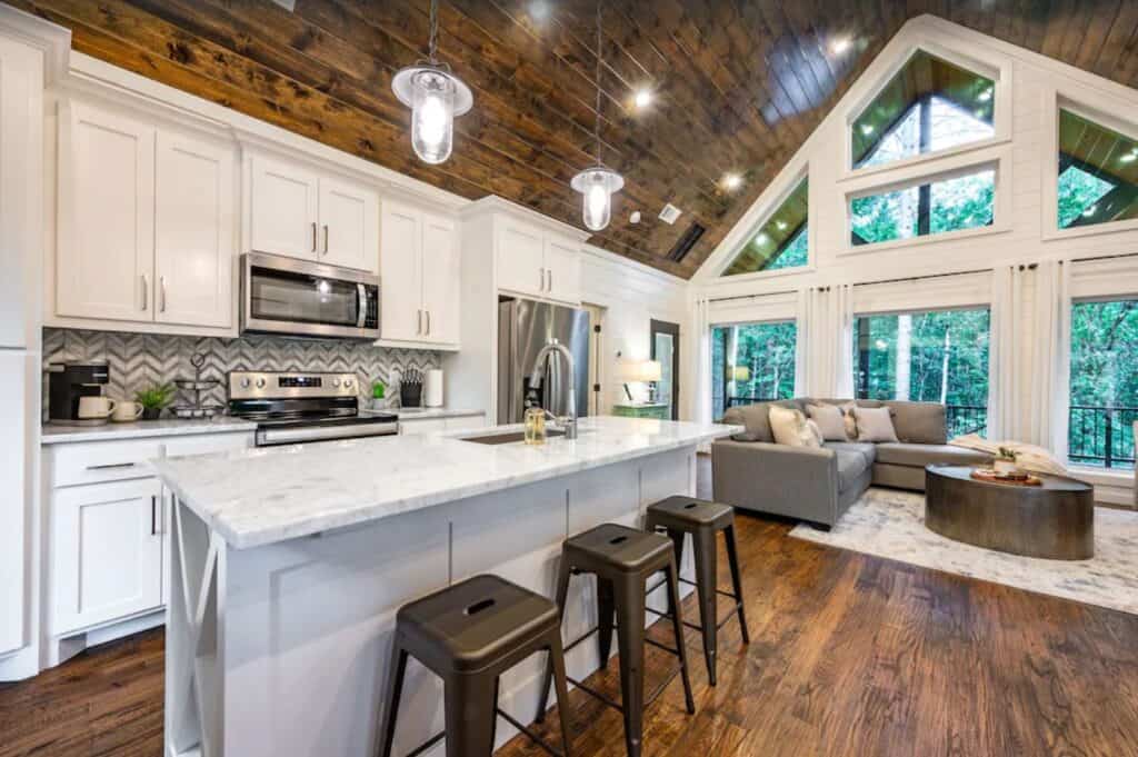broken bow rentals with hot tub
