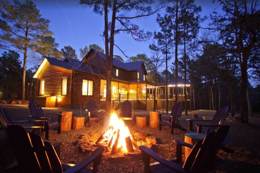 broken bow cabin with hot tub