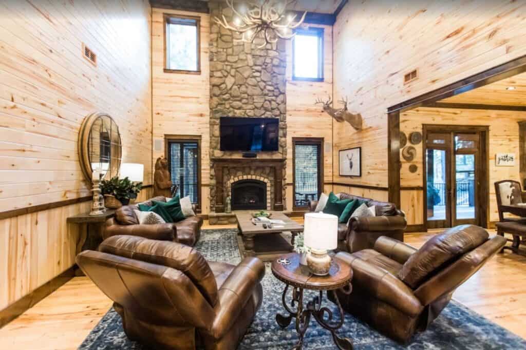 broken bow cabin with hot tub
