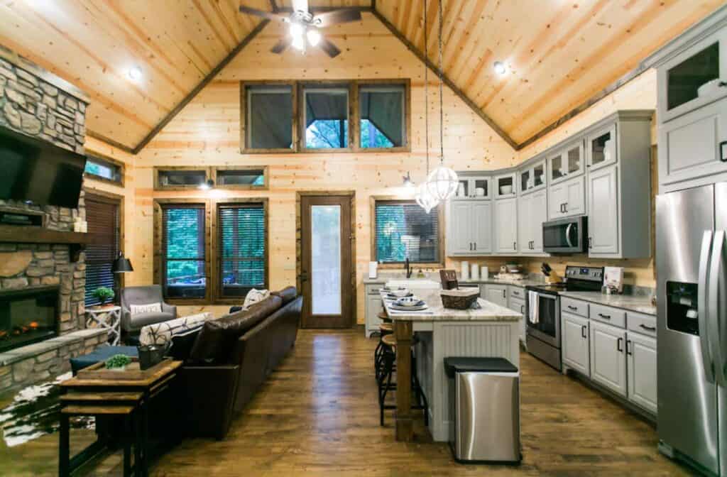 broken bow cabins with hot tub