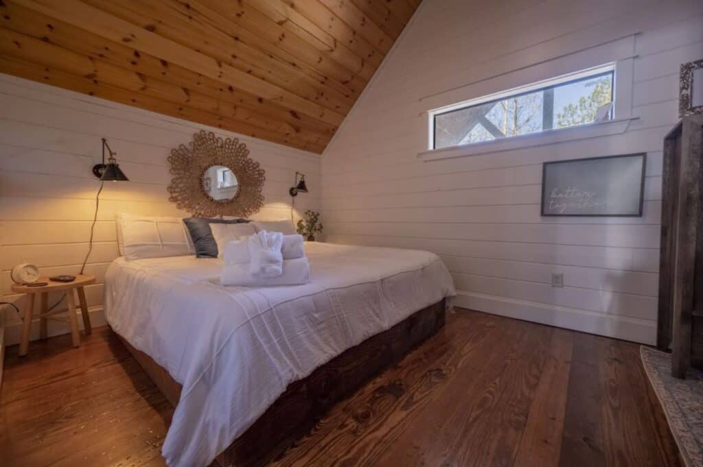 cabin with hot tub and fireplace
