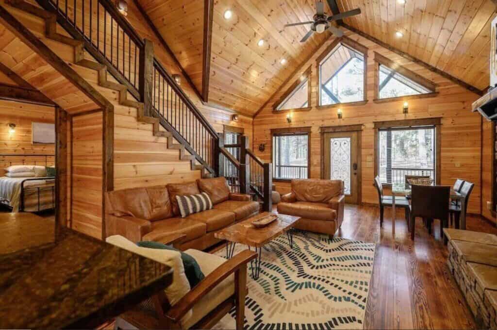 broken bow lake cabins with deck & pool interior
