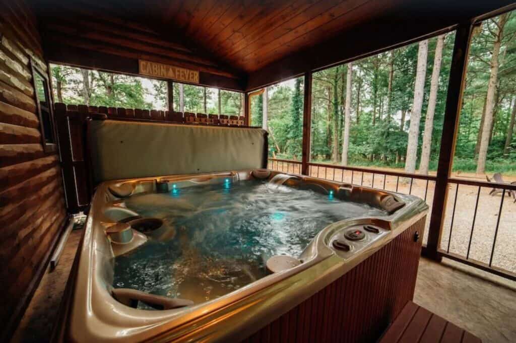 broken bow cabins with hot tubs
