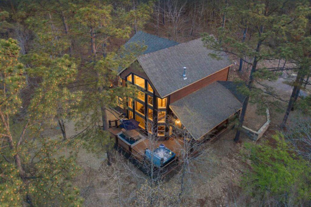 broken bow lodging with pool access exterior