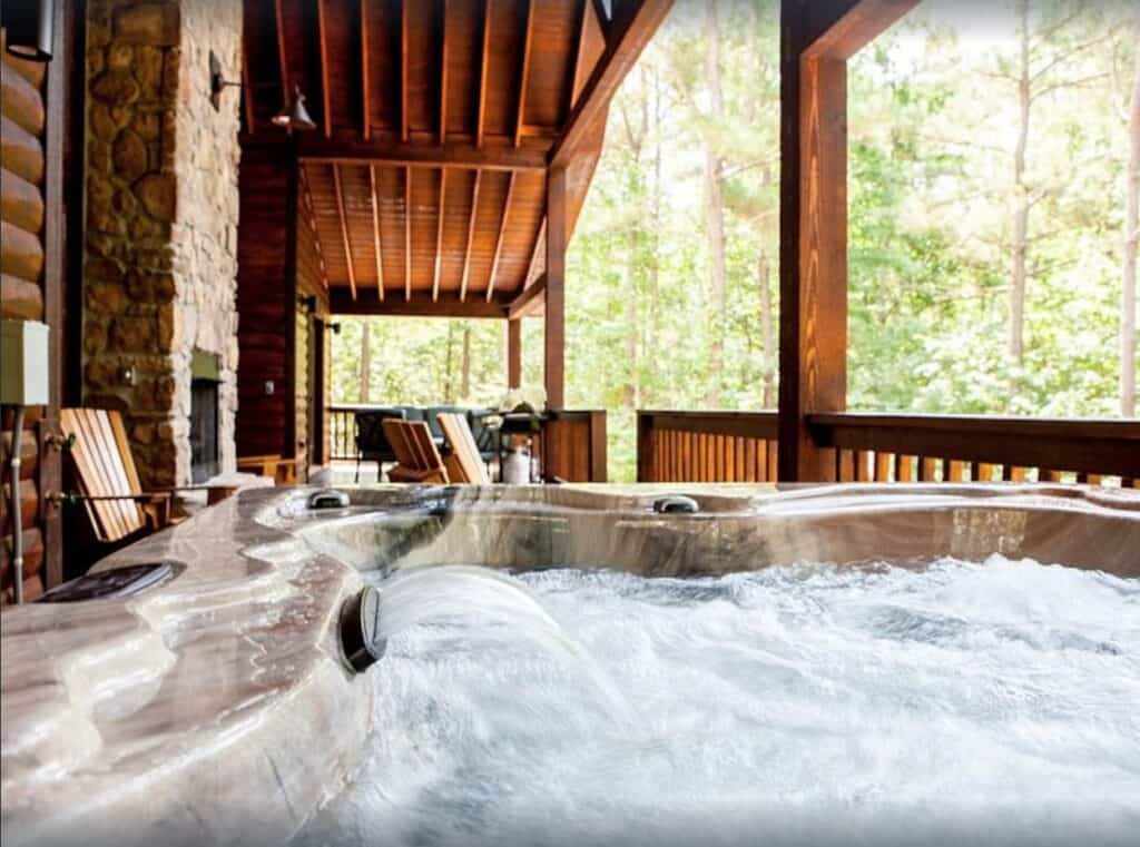 cabin in broken bow oklahoma with hot tub
