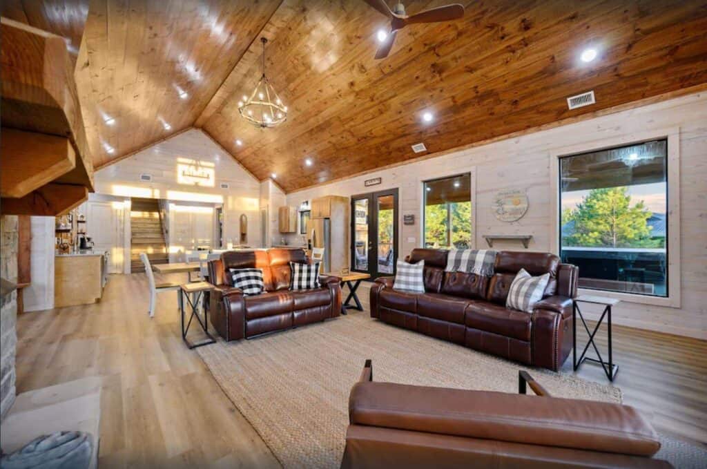 broken bow cabins rentals with fenced pool interior
