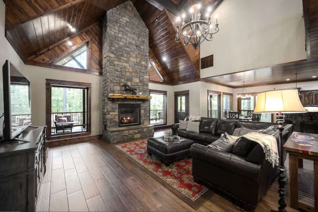 secluded cabins with hot tubs