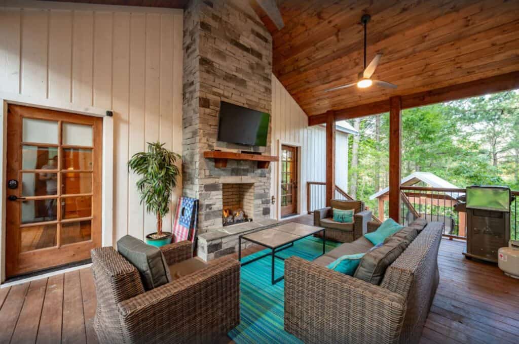 cabins with outdoor hot tubs