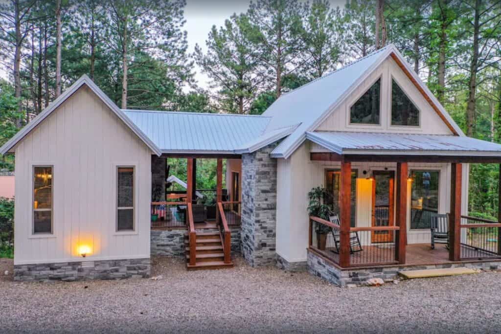 cabins with outdoor hot tubs